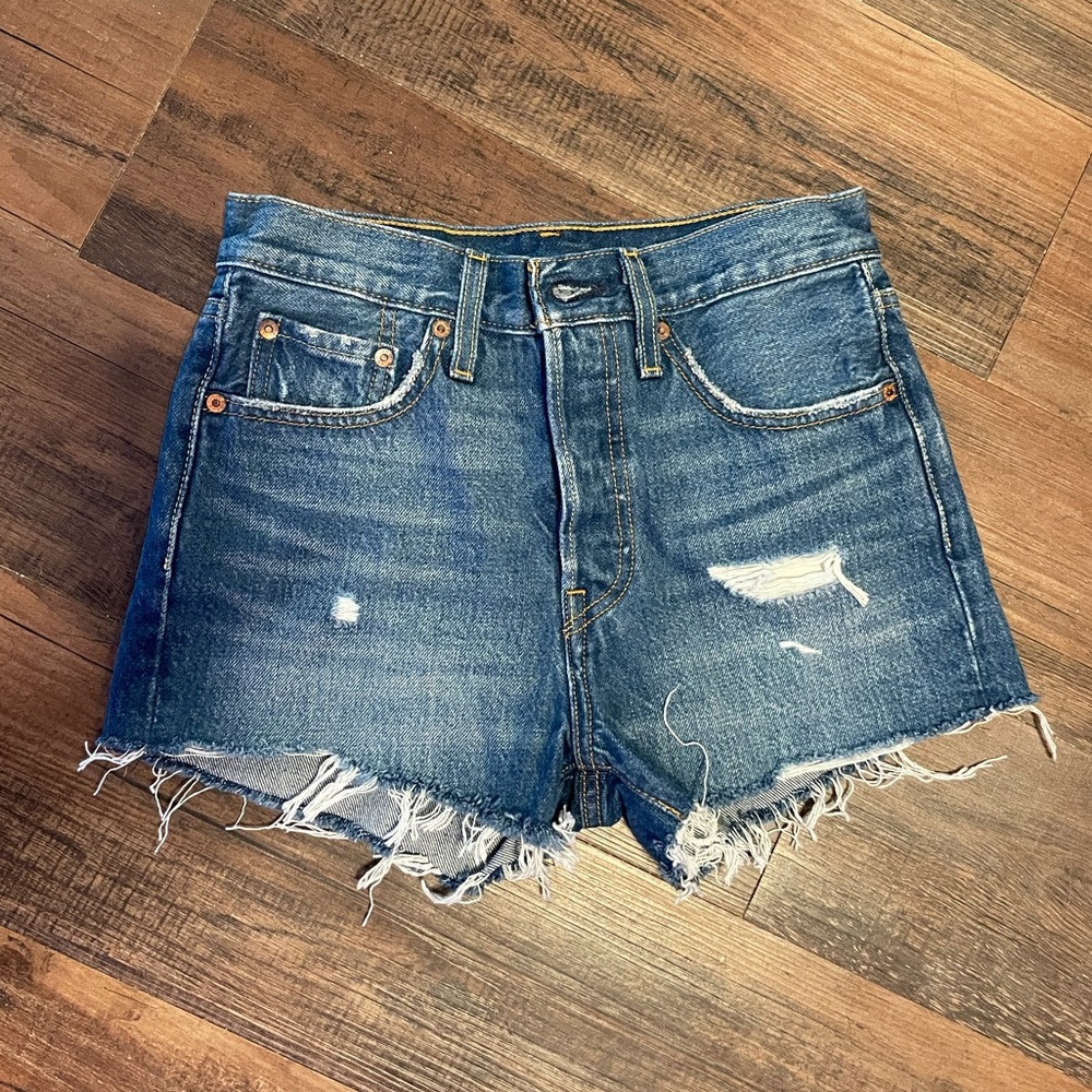 Levi’s 501 Cutoff Shorts W24